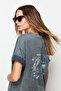 Antrasit %100 Kalın Pamuklu Soluk Efektli Sırt Baskılı Boyfriend Örme T-Shirt TWOSS23TS00109 - 3