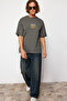 Antrasit Oversize/Geniş Kesim Kısa Kol Manzara Nakışlı %100 Pamuklu T-Shirt TMNSS23TS00243 - 4