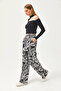 Women's Black Pocketed Front Banded Elastic Back Woven Trousers PNT-19000268 - 3