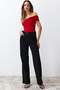 Kırmızı Carmen Yaka Vücuda Oturan Esnek Crop Örme Madonna Yaka Bluz TWOSS24BZ00368 - 2