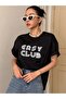 تي شيرت أسود كبير الحجم مطبوع عليه Easy Club - 3