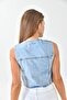 The Movie Warner Bros V-neck, sleeveless, loose-fitting vest. Chest pocket and front button fastening. DENIM VEST - 2