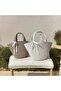 2 عطلة. حقيبة الشاطئ اليومية