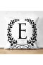 غطاء وسادة من جلد الغزال بتصميم مخصص على الوجهين باللونين الأبيض والأسود مع إكليل حرف E