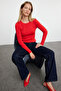 سترة تريكو حمراء أساسية برقبة دائرية TWOAW23KZ01249