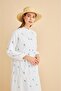 فستان أزرق كبير الحجم مطرز وأزرار - 2