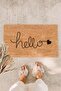 سجادة باب أمامية على شكل قلب أسود مكتوب عليها Hello