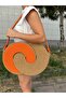حقيبة من الخيزران والجوت مصنوعة يدويًا بلون الكراميل - 5