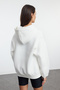 Ekru Oversize/Geniş Kalıp Nakışlı Kalın İçi Polarlı Örme Sweatshirt TWOAW25SW00070 - 5