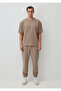 تي شيرت بني أساسي - 2