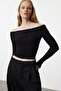 Siyah Carmen Yaka Fitted/Vücuda Oturan Crop Esnek Örme Bluz TWOAW25BZ00008 - 5