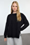 Siyah Oversize/Geniş Kesim Yırtmaçlı Bisiklet Yaka Yumuşak Tuşeli Örme Sweatshirt TWOAW25SW00057