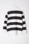 Siyah-Beyaz Çizgili Alttan Gömlek Çıkmalı Örme Büyük Beden Sweatshirt TBBAW25SW00000 - 11