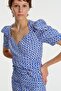 بلوزة قصيرة الأكمام ثنيات
