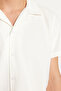 Beyaz Regular Fit Apaş Yaka Yazlık Gömlek TMNSS23GO00105 - 6