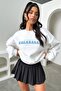 سويت شيرت نسائي أبيض من Calabasas Fetch ذو رقبة دائرية ومطبوع - 2