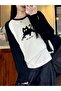 تي شيرت أبيض مطبوع بأكمام طويلة من Black Cat Raglan - 3