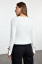 Ekru Fiyonk ve Cut Out Detaylı Bisiklet Yaka Slim/Vücuda Oturan Örme Bluz TWOAW25BZ00177 - 7