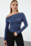 Indigo Büzgü/Drape Detaylı Fitted/Vücuda Oturan Uzun Kollu Esnek Örme Bluz TWOAW25BZ00248