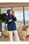 سترة من قماش الدنيم مصنوعة من اللؤلؤ