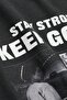 تيشيرت بتصميم مطبوع للجنسين من KeepGoing - 2
