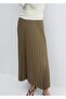 Pleated long skirt