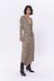 تنورة ميدي من الساتان باللون البيج - نمط الفهد