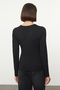 Siyah Yıldız Taş Baskılı Fitted/Vücuda Oturan Örme Bluz TWOAW25BZ00258 - 5