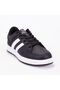 حذاء سنيكرز