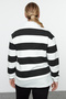Siyah-Beyaz Çizgili Alttan Gömlek Çıkmalı Örme Büyük Beden Sweatshirt TBBAW25SW00000 - 9