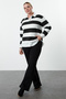 Siyah-Beyaz Çizgili Alttan Gömlek Çıkmalı Örme Büyük Beden Sweatshirt TBBAW25SW00000 - 5