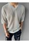 تي شيرت شبكي كبير الحجم برقبة على شكل حرف V للرجال باللون الرمادي - 3