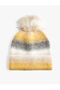Elastic Knitted Beret with Layered Edges and Plush Pompom Detail