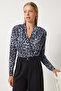 Women's Gray Black Leopard Patterned Wrap Collar Padded Sandy Blouse with Snap Fasteners Zh00040