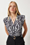 Women's Black and White Wraped Collar Padded Snap-On Knitted Blouse Zh00014 - 2
