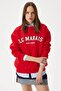 سويت شيرت نسائي كبير الحجم مطرز باللون الأحمر من Marais - 5