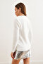 Women's White Crew Neck Soft Textured Beard Sweater Kzk-19000858 - 6