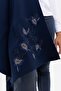 شال نسائي مطرز بالزهور من جانب واحد باللون الأزرق الداكن - 3
