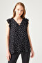 بلوزة مع تفاصيل ربطة عنق