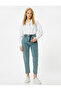 Mom Jeans Short Slim-Leg Slit Detail Pocketed - Mom Jeans
