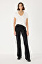 V-Neck Basic T-shirt - 4