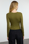 Haki Kruvaze Büzgü/Drape Detaylı Slim/Vücuda Oturan Örme Bluz TWOAW25BZ00216 - 5