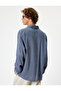 قميص كتان بياقة كلاسيكية وأكمام طويلة وأزرار - 4
