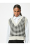 V-Neck Houndstooth Patterned Sleeveless Knitted Sweater - 2