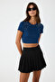 بلوزة قصيرة من القماش المضلع المطرز بالحجر - 3