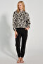 Women's Leaf Print Pajamas Set with Zippered Sleeves and Elastic Legs - 2