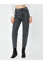 High Waist Jeans Slightly Skinny Leg - Mom Jeans - 3