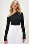 Women's Black Boat Neck Single Off-The-Shoulder Camisole Blouse Alc-X13068 - 4