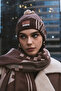 قبعة تريكو ناعمة منقوشة باللون البني - قابلة للطي مع شعار شتوي أساسي - 4