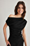 Siyah Büzgü/Drape Detaylı Dökümlü Asimetrik Yaka Örme Bluz TWOSS25BZ00024